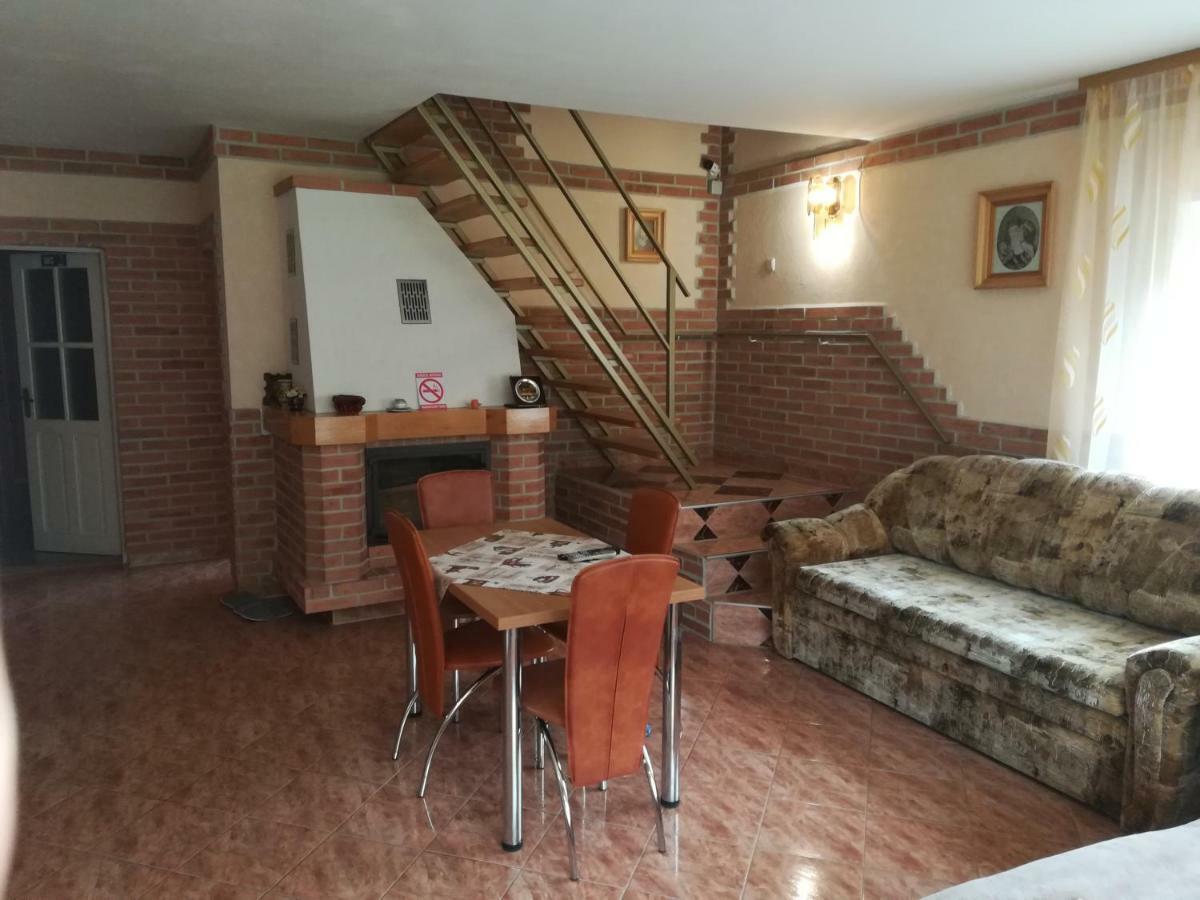 Pensiunea Colt Alb Баїле-Гомород Екстер'єр фото