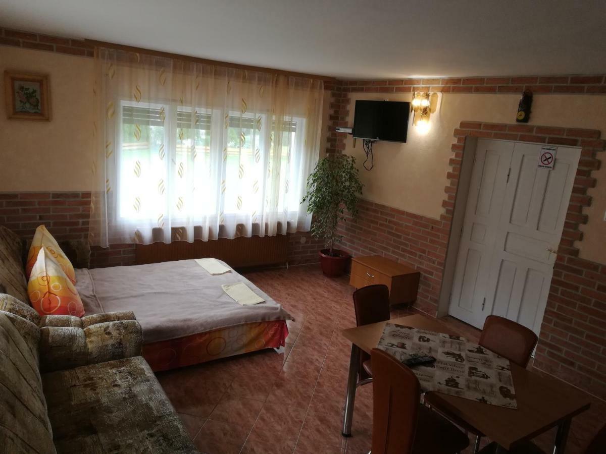Pensiunea Colt Alb Баїле-Гомород Екстер'єр фото